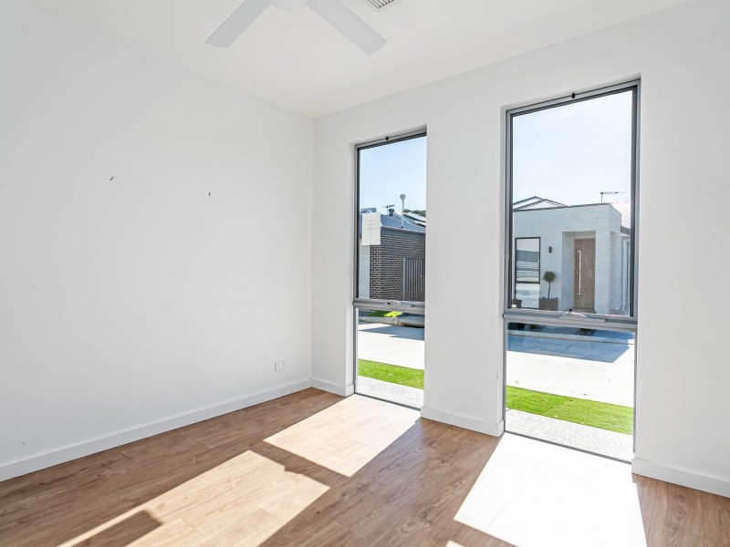 128 Lochside Drive, West Lakes SA 5021