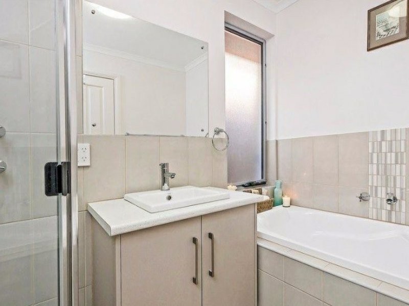 3/40a Golfers Avenue, Seaton SA 5023