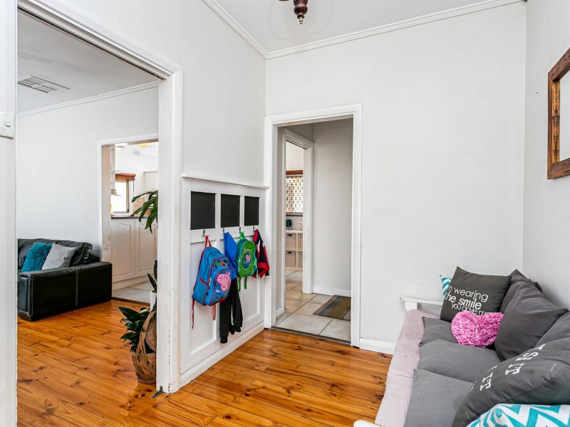 18 Enid Avenue, Osborne SA 5017