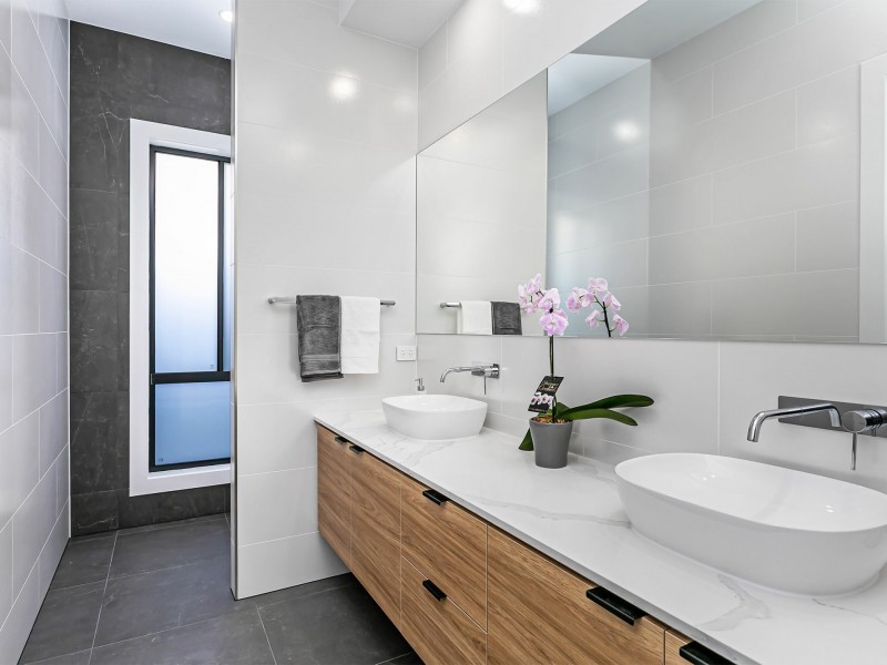 2b Polynesia Grove, West Lakes SA 5021