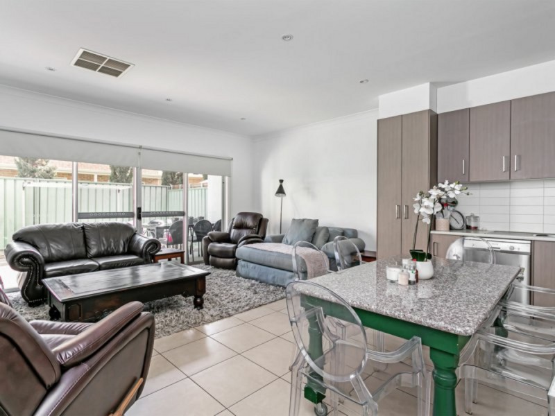 12 MacKenzie Circuit, Mawson Lakes SA 5095