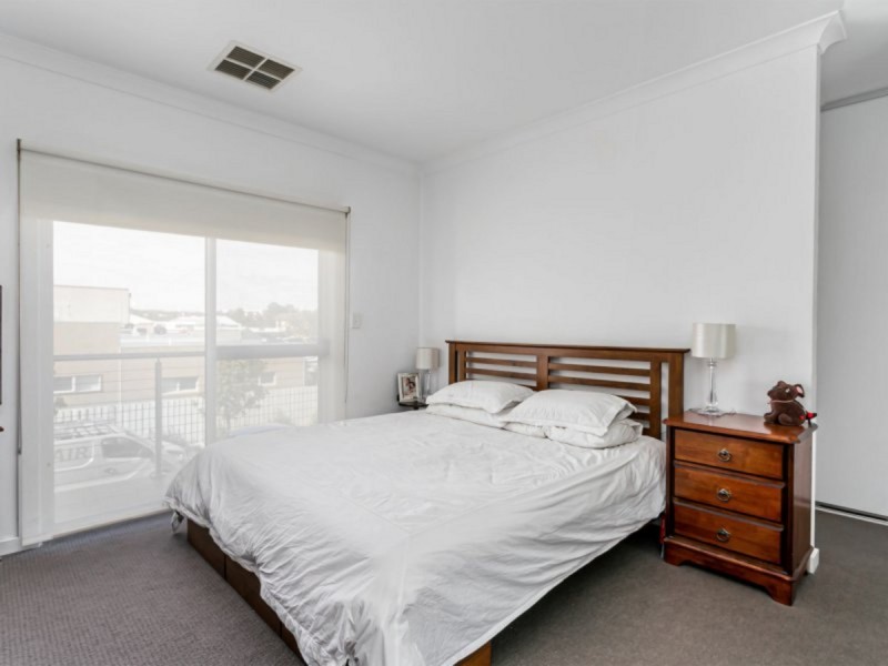 12 MacKenzie Circuit, Mawson Lakes SA 5095