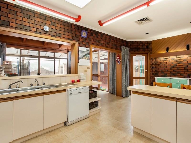 4 Lytham Place, West Lakes SA 5021