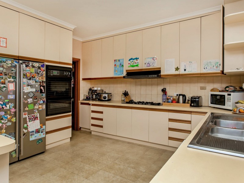 4 Lytham Place, West Lakes SA 5021