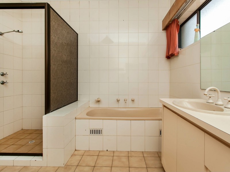 4 Lytham Place, West Lakes SA 5021