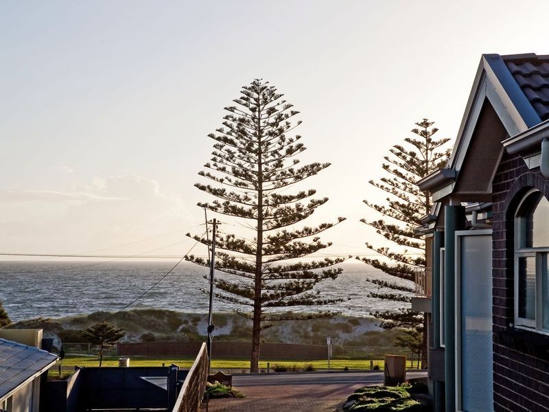 4/17 Esplanade, Semaphore South SA 5019