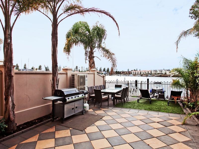 17a Gulf Point Drive, North Haven SA 5018