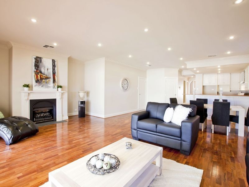 37 St Andrews Way, West Lakes SA 5021