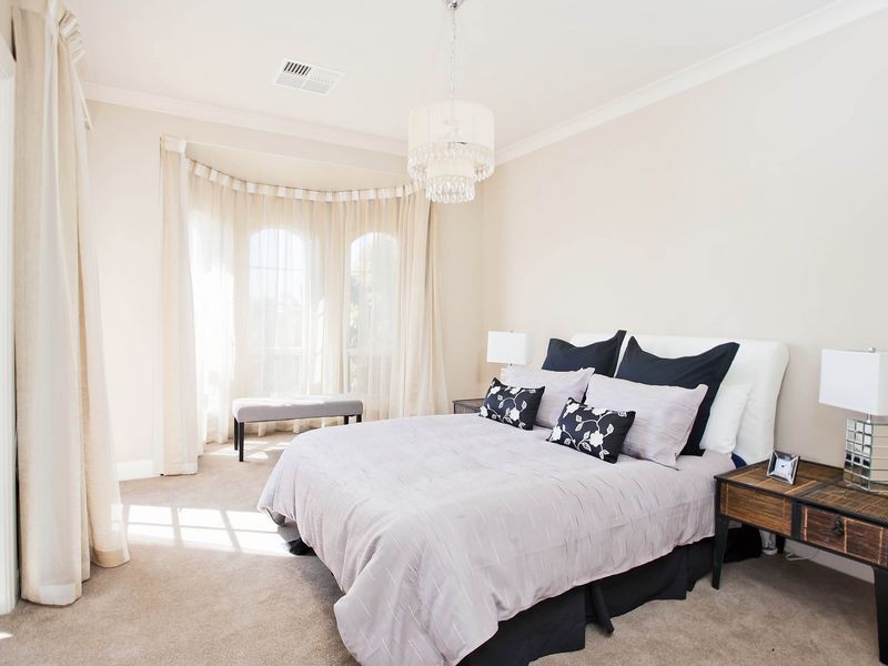 37 St Andrews Way, West Lakes SA 5021