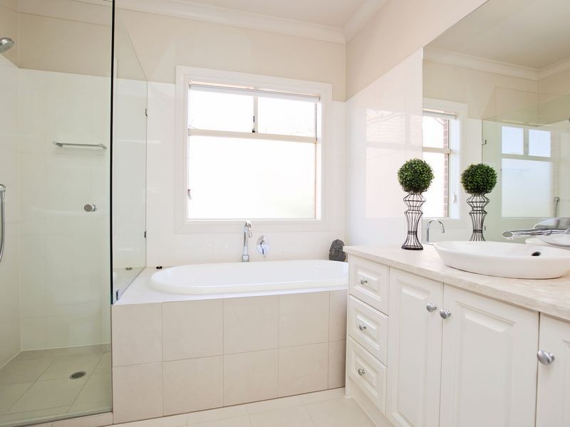 37 St Andrews Way, West Lakes SA 5021