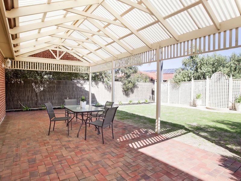 37 St Andrews Way, West Lakes SA 5021