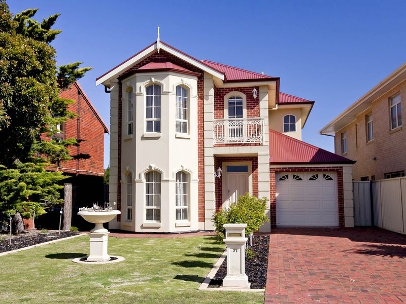 37 St Andrews Way, West Lakes SA 5021
