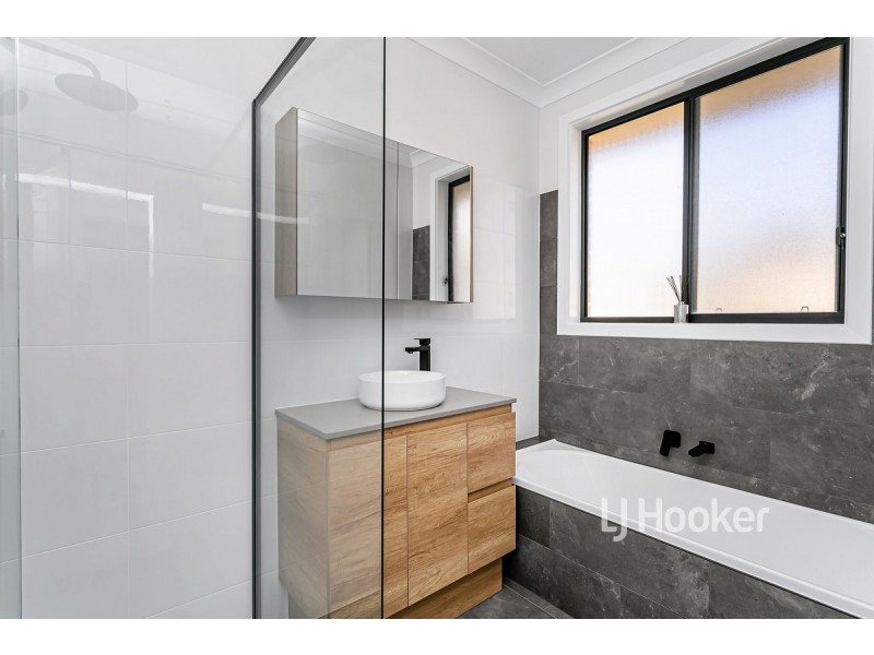 17b Raymond Avenue, Seaton SA 5023