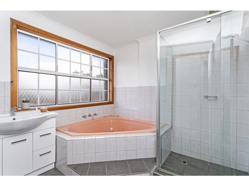 8 Siesta Court, West Lakes SA 5021