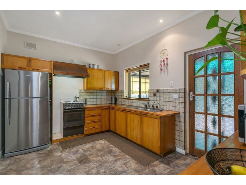 15 Kingborn Avenue, Seaton SA 5023