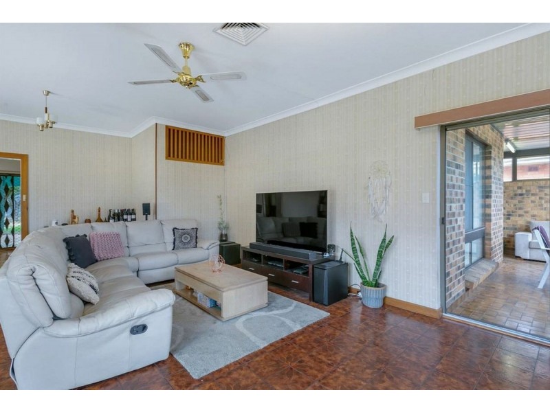 15 Kingborn Avenue, Seaton SA 5023