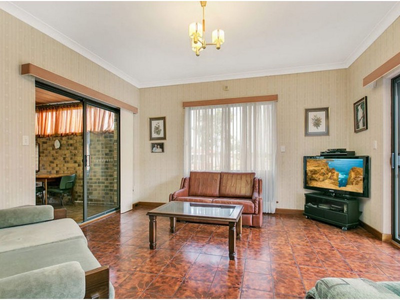 15 Kingborn Avenue, Seaton SA 5023