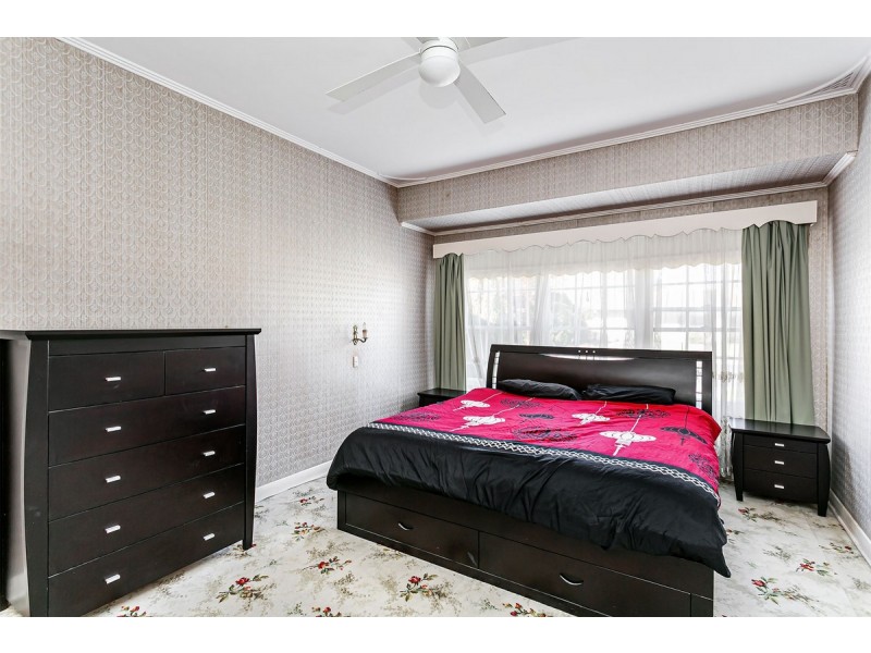 1 Doncaster Avenue, Novar Gardens SA 5040