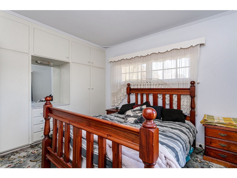 1 Doncaster Avenue, Novar Gardens SA 5040