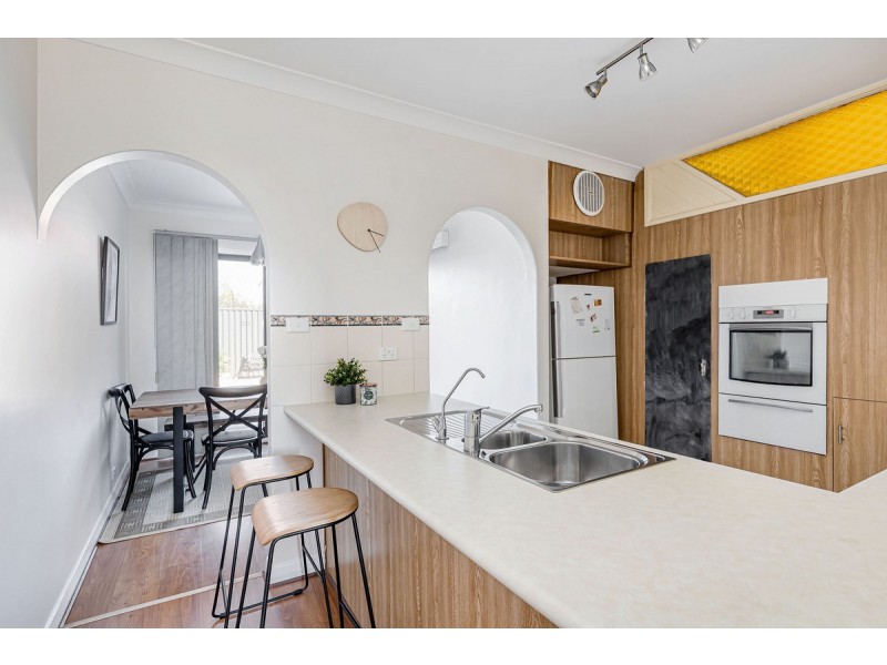 2/2 Sandpiper Place, West Lakes Shore SA 5020