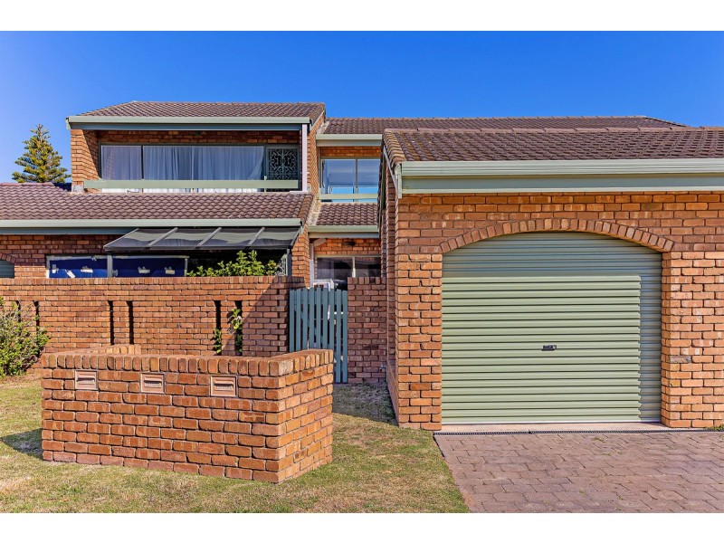 2/2 Sandpiper Place, West Lakes Shore SA 5020