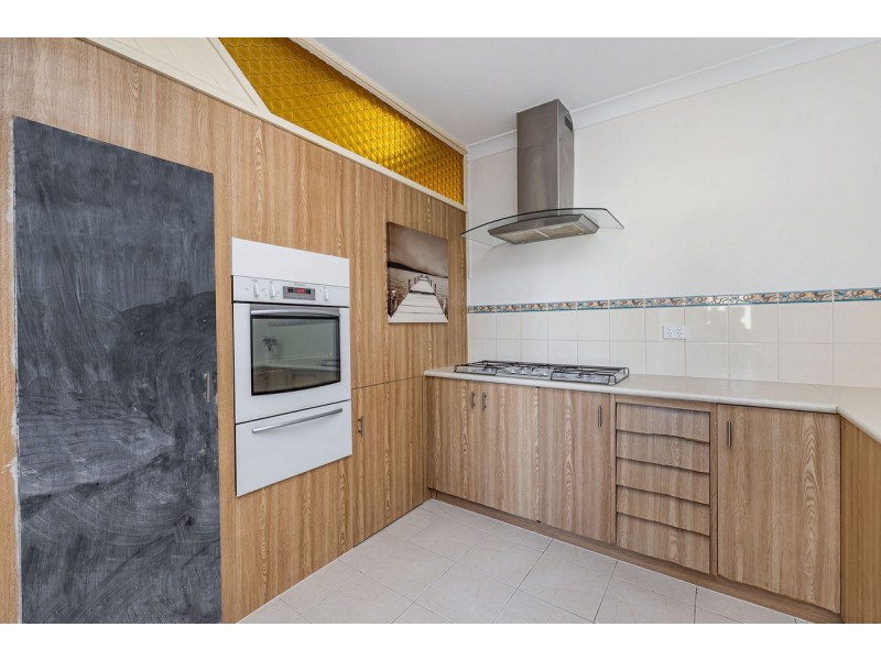 2/2 Sandpiper Place, West Lakes Shore SA 5020