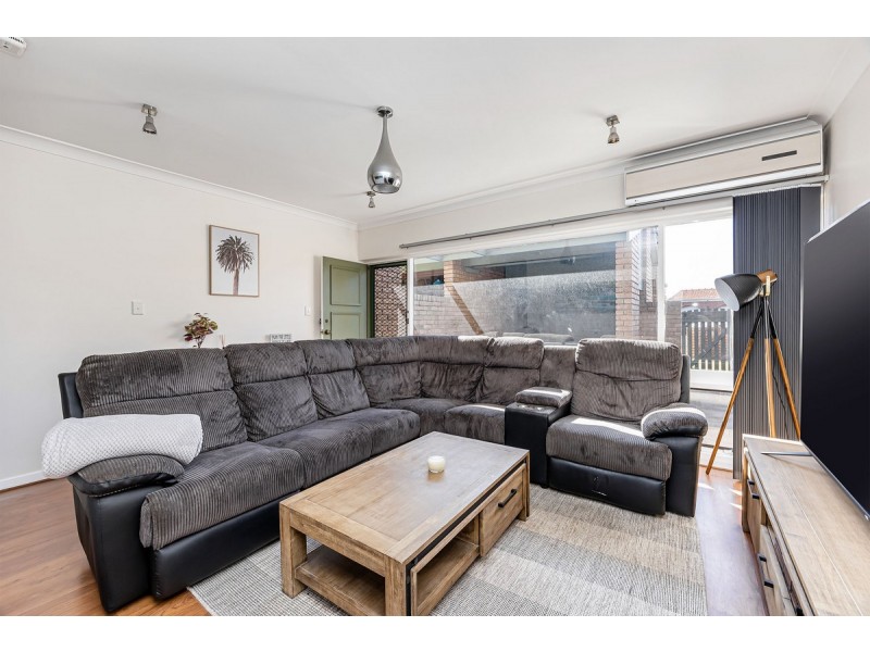 2/2 Sandpiper Place, West Lakes Shore SA 5020