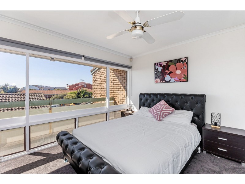 2/2 Sandpiper Place, West Lakes Shore SA 5020
