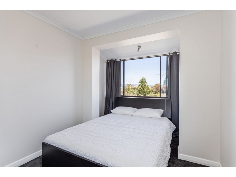 2/2 Sandpiper Place, West Lakes Shore SA 5020