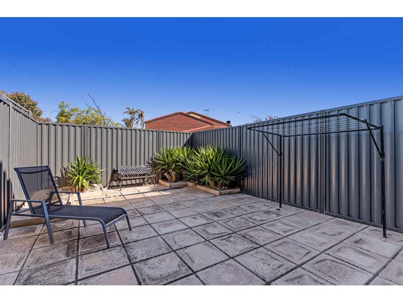 2/2 Sandpiper Place, West Lakes Shore SA 5020