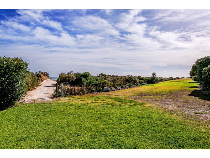 2/2 Sandpiper Place, West Lakes Shore SA 5020