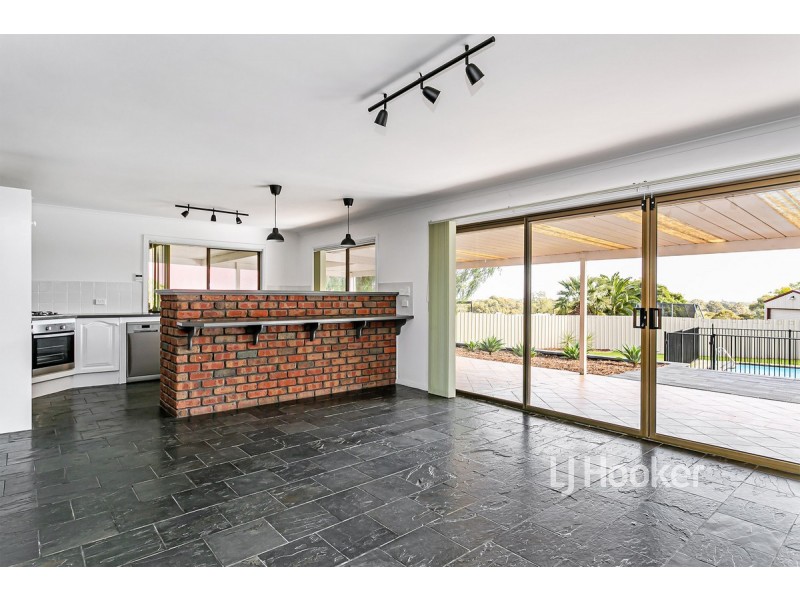 71a Coomurra Drive, Salisbury Heights SA 5109