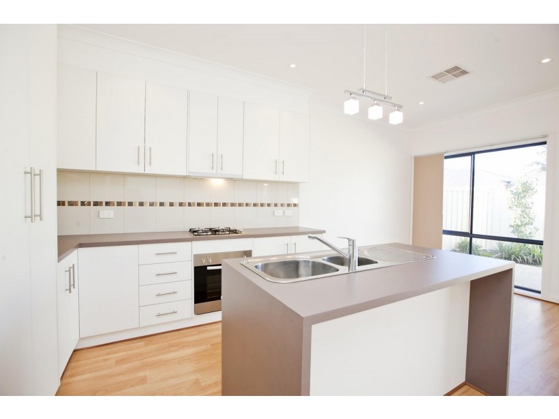 2/7 Minna Terrace, Semaphore Park SA 5019