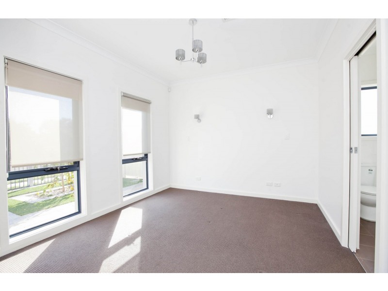 2/7 Minna Terrace, Semaphore Park SA 5019