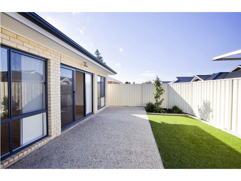 2/7 Minna Terrace, Semaphore Park SA 5019