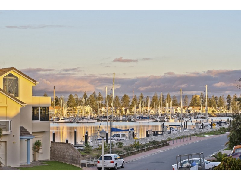 12 Gulf Point Drive, North Haven SA 5018
