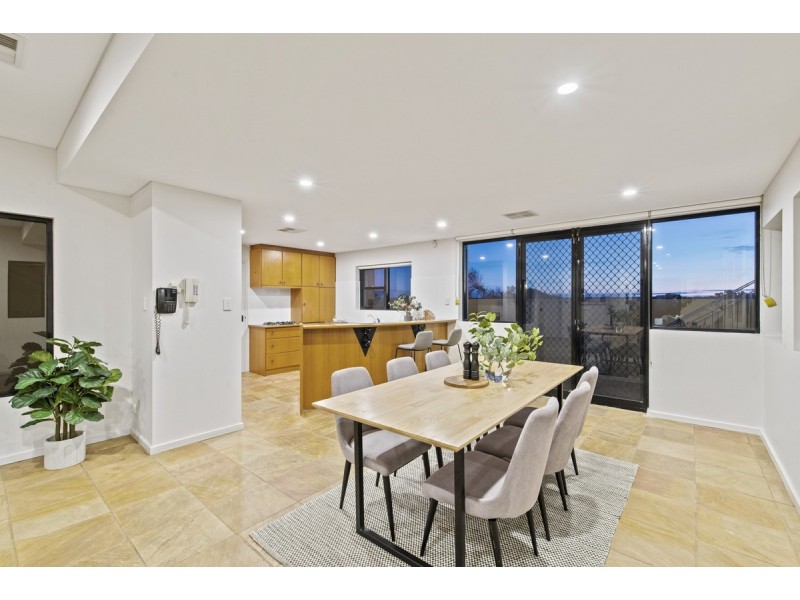 12 Gulf Point Drive, North Haven SA 5018