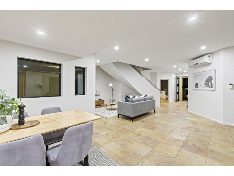 12 Gulf Point Drive, North Haven SA 5018