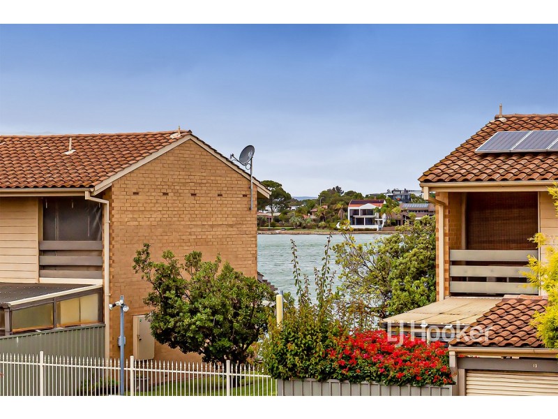 2/41 Lochside Drive, West Lakes SA 5021