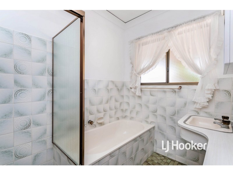 2 Laver Crescent, West Lakes Shore SA 5020