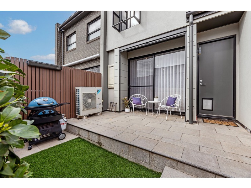 18 Symon Lane, West Lakes SA 5021