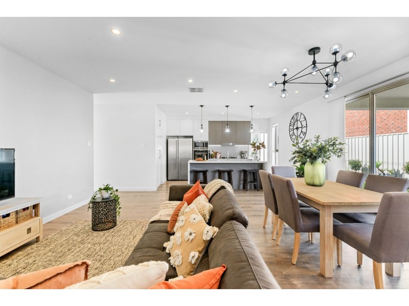 1a Greenfield Crescent, West Lakes Shore SA 5020