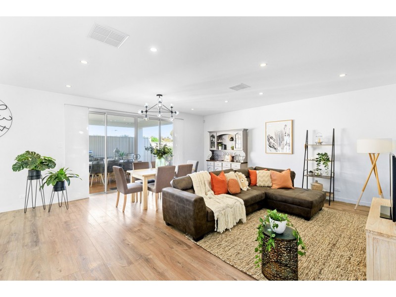1a Greenfield Crescent, West Lakes Shore SA 5020