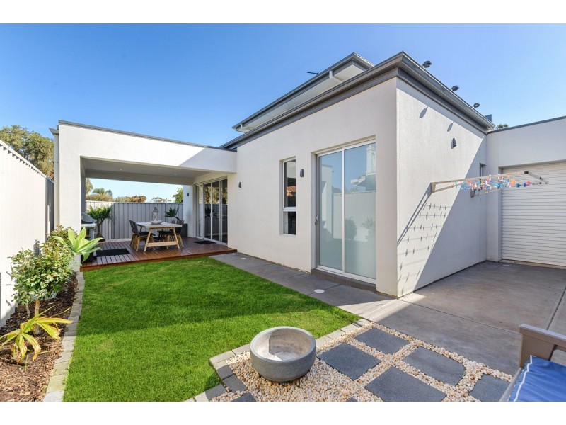 1a Greenfield Crescent, West Lakes Shore SA 5020