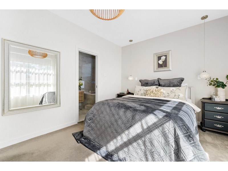 1a Greenfield Crescent, West Lakes Shore SA 5020