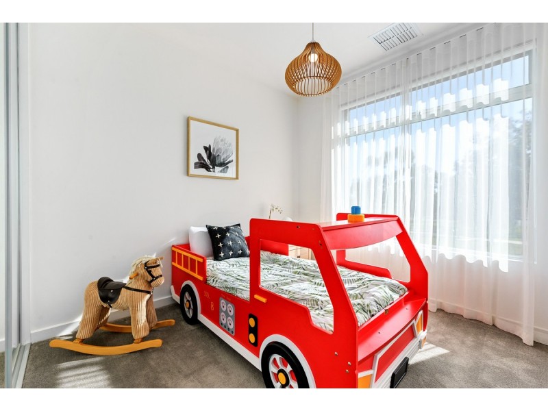 1a Greenfield Crescent, West Lakes Shore SA 5020