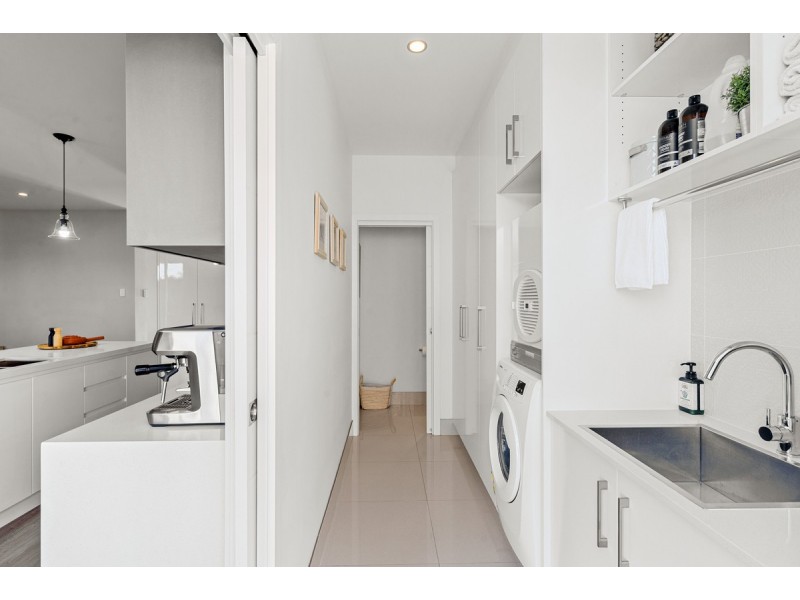 1a Greenfield Crescent, West Lakes Shore SA 5020