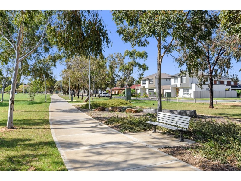 1a Greenfield Crescent, West Lakes Shore SA 5020