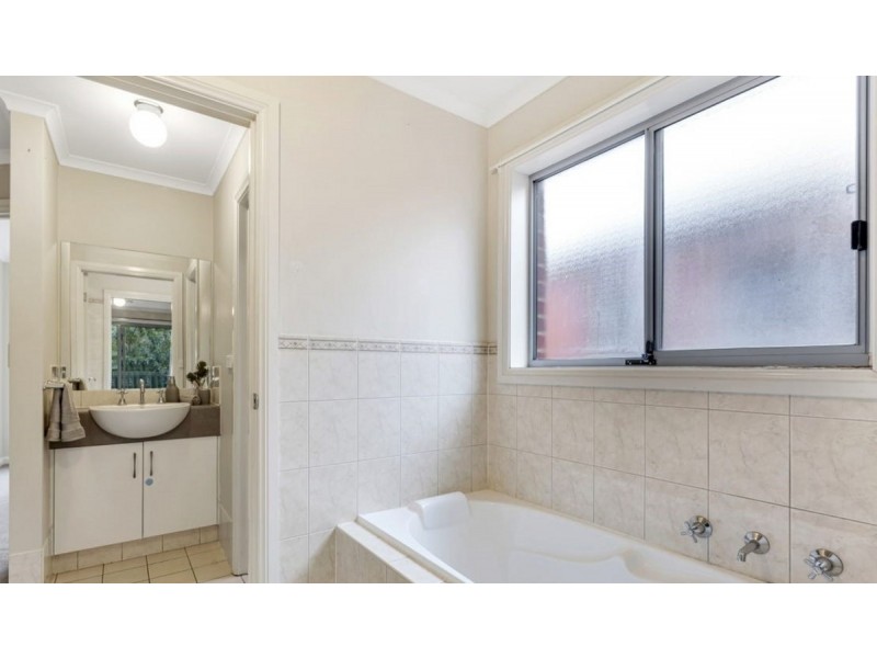 39 Fleming Crescent, Mansfield Park SA 5012