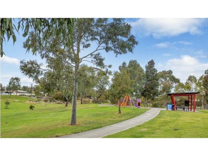 39 Fleming Crescent, Mansfield Park SA 5012